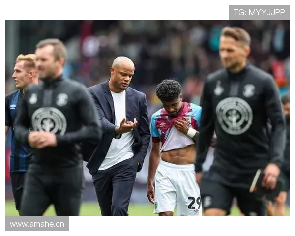 孔帕尼穿球衣跟穿睡衣一样舒服，这生活简直和普通人差几十个档次！