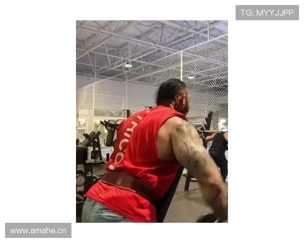 康纳训练完直接开香槟冲澡，这日子谁顶得住