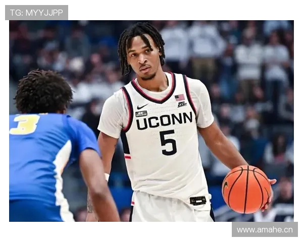 卡斯尔无球跑动制造防守混乱，拉开空间效率显著提升